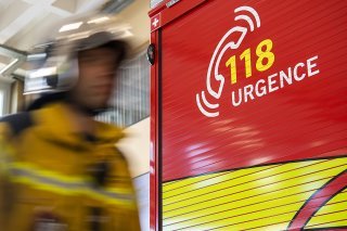 Le service d'incendie et de secours (SIS) de Genève a mis une vingtaine de minutes pour maîtriser l'incendie qui a éclaté dans un parking souterrain à Versoix (GE).